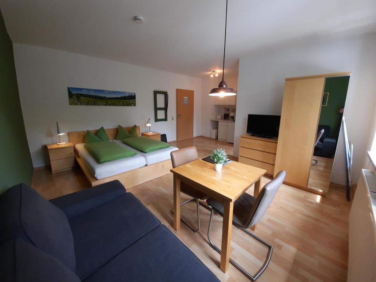Apartments Und Bistro Zum Glasmacher Gehlberg Buitenkant foto