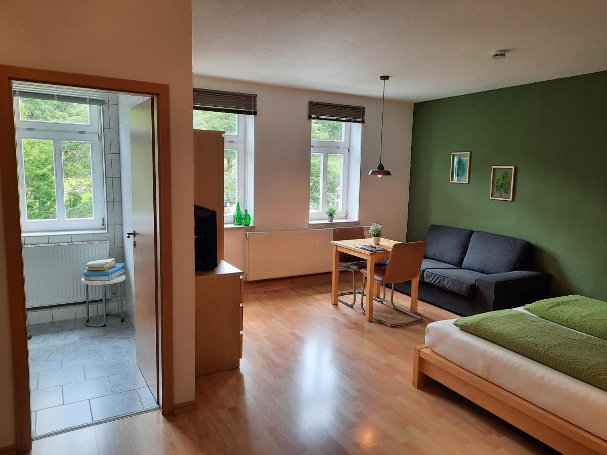 Apartments Und Bistro Zum Glasmacher Gehlberg Buitenkant foto