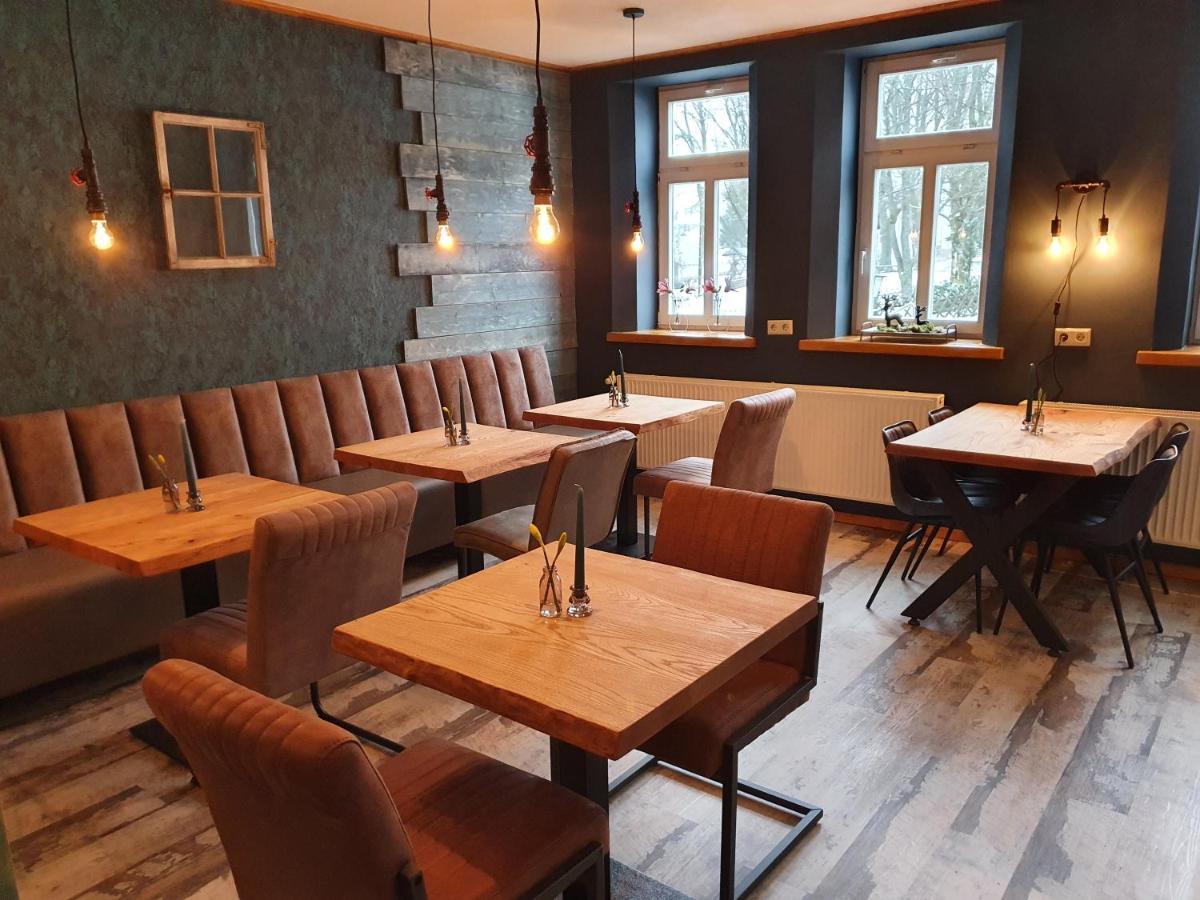 Apartments Und Bistro Zum Glasmacher Gehlberg Buitenkant foto