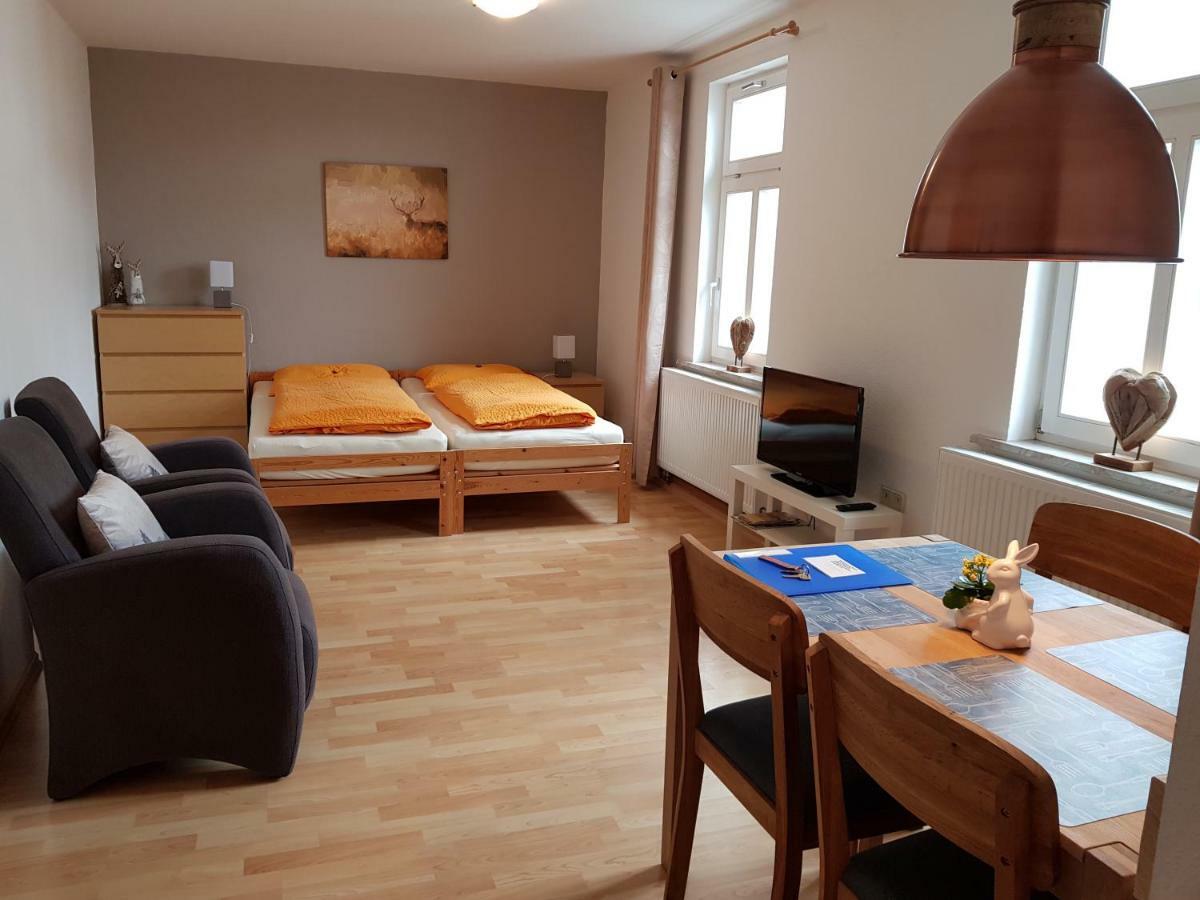 Apartments Und Bistro Zum Glasmacher Gehlberg Buitenkant foto
