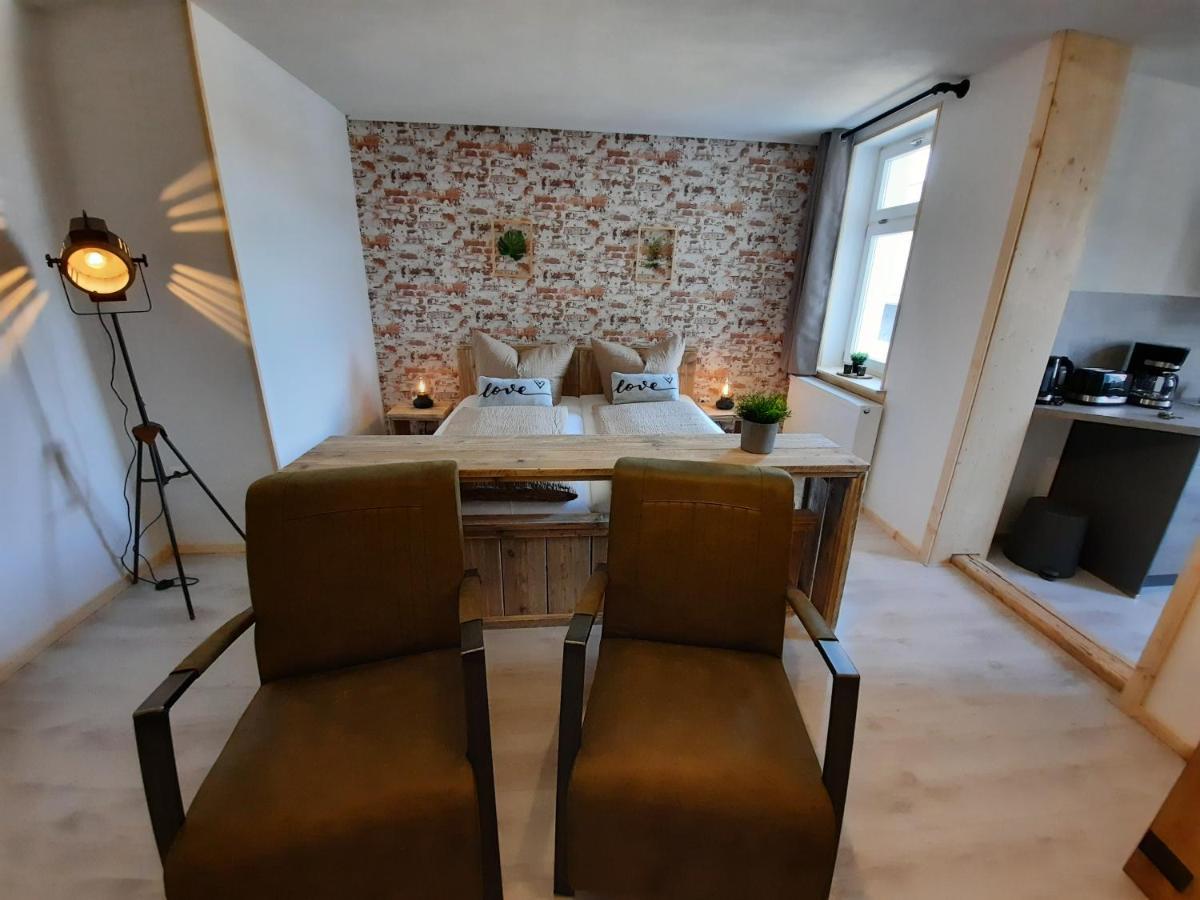 Apartments Und Bistro Zum Glasmacher Gehlberg Buitenkant foto